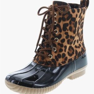 YOKI Leopard Print Size 8 Lace Up Ankle Length Boots w/ Black Accents Duck Boots